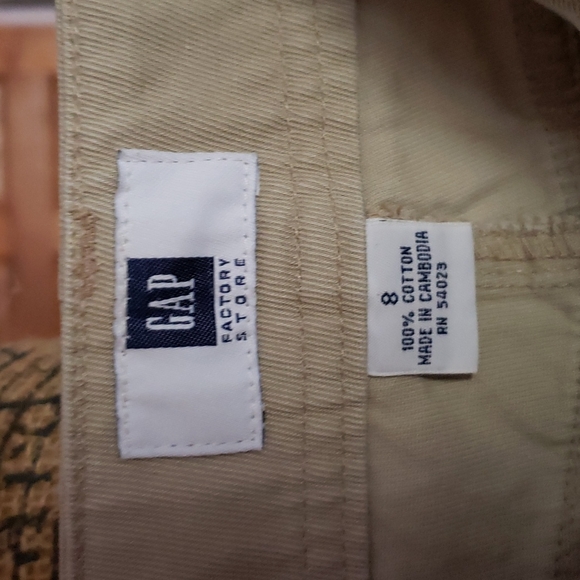 NWOT Gap tan size 8 jean mini skirt. Never worn - Picture 3 of 4